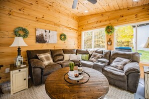 TV, DVD player, books, video library - The Boch Hollow Farmhouse at Hocking Hills Hideaway Acres (Logan)