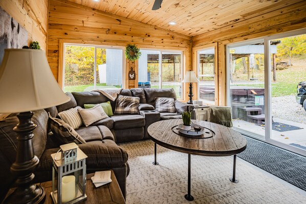 TV, DVD player, books, video library - The Boch Hollow Farmhouse at Hocking Hills Hideaway Acres (Logan)