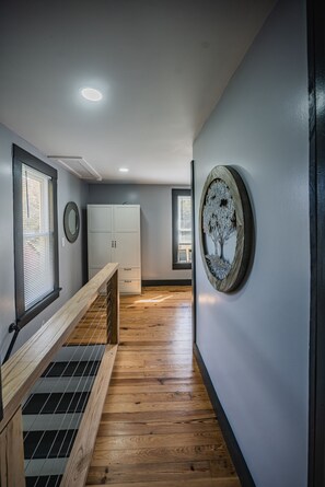 Interior - The Boch Hollow Farmhouse at Hocking Hills Hideaway Acres (Logan)