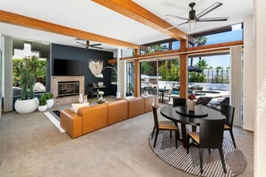 Dining - Sunsplash Retreat - Pool with Mountain Views (Palm Springs)