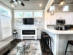 ثلاجة، ميكروويف، فرن، موقد طهي مسطح