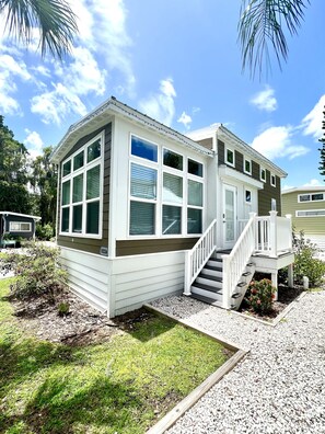 المنشأة من الخارج