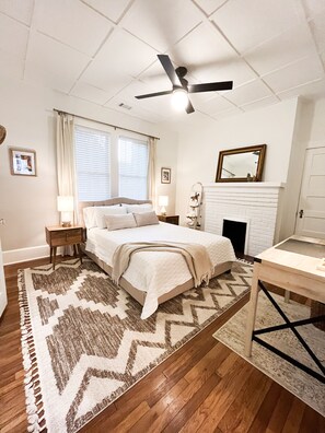 3 bedrooms, desk, iron/ironing board, free WiFi