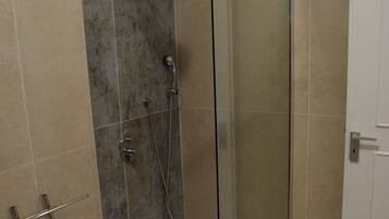 Doccia, asciugacapelli, bidet, asciugamani