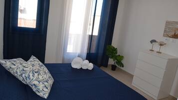 2 chambres, fer et planche à repasser, Wi-Fi gratuit, draps fournis