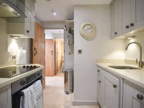 Køleskab, opvaskemaskine, elkedel, brødrister