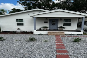 Exterior detail - Modern & Cozy 4 beds Bungalow -Near LSU! w/Parking (Port Allen)