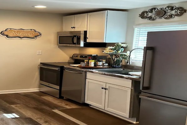 Private kitchen - Modern & Cozy 4 beds Bungalow -Near LSU! w/Parking (Port Allen)