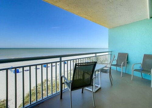Chateaux #303, Beachfront Condo