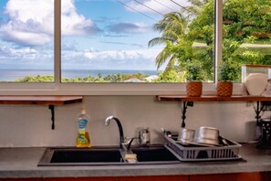 Refrigerador, microondas y cafetera y tetera 