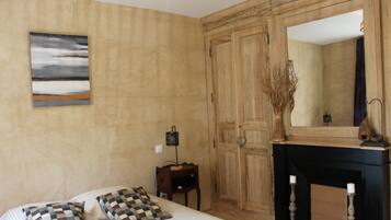 4 chambres, fer et planche à repasser, lit parapluie, Wi-Fi gratuit