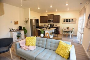 Living area - New modern boho cozy home, child-friendly, central AC, fast internet (Gresham)