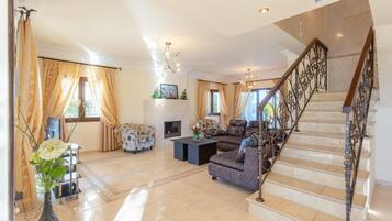 Villa | 4 bedrooms, WiFi