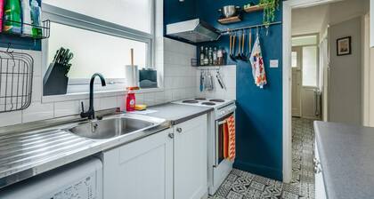 Cheerfull 3-bedroom Home With Parking Garden