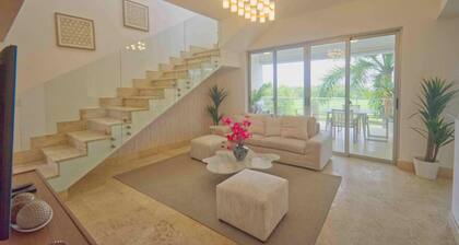 Stylish Penthouse With hot tub and Amazing Views