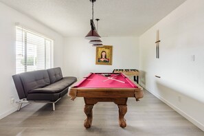 Game room - Cozy 3 bed 2 baths in middle Glendale (Phoenix)