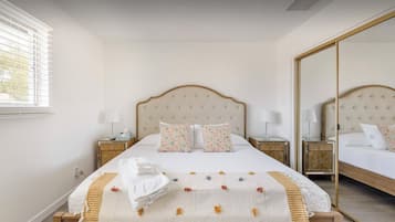 3 slaapkamers, een bureau, een strijkplank/strijkijzer, wifi