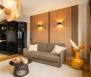 TV, offices - Stunning apartment with balcony & lift (Paris)