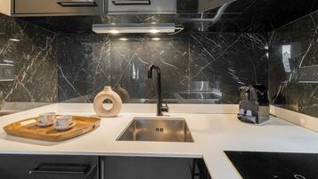 KylskÄp, mikrovÄgsugn, ugn och spishÀll