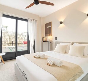1 bedroom, iron/ironing board, WiFi, bed sheets - Stunning apartment with balcony & lift (Paris)