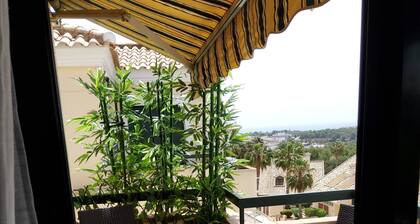 Beautiful, bright apartment with sea-view terrace for 4 people