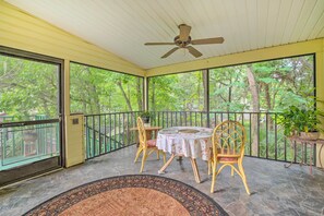 Outdoor dining - Waterfront Inglis Getaway w/ Dock: 5 Mi to Gulf (Inglis)