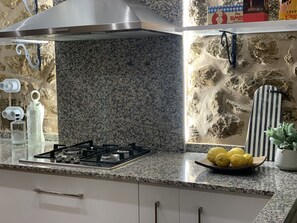 Frigorifero, microonde, forno, lavastoviglie