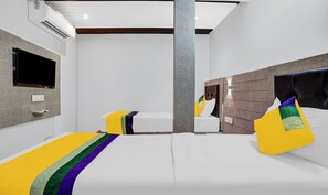 Desk - Treebo Trip New Prince Palace (Mumbai)