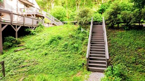 A wooden staircase leading up a grassy hill with a building on the left. - Minutes to Banner Elk, Quiet MTN Home w/ Fireplace (Banner Elk)