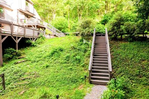 Property grounds - Minutes to Banner Elk, Quiet MTN Home w/ Fireplace (Banner Elk)