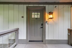 Exterior detail - Minutes to Banner Elk, Quiet MTN Home w/ Fireplace (Banner Elk)