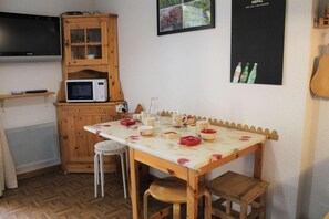 Dining - 50m from shops, 1st floor, 25m², Vars (Vars)