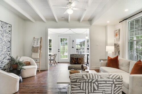 Luxury Farmhouse & Guesthouse / 6mil to The Square