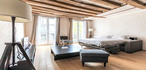 1 bedroom, desk, iron/ironing board, travel cot - OLD WORLD 14TH CENTURY CHARM-THE PERFECT ST GERMAIN GETAWAY (Paris)