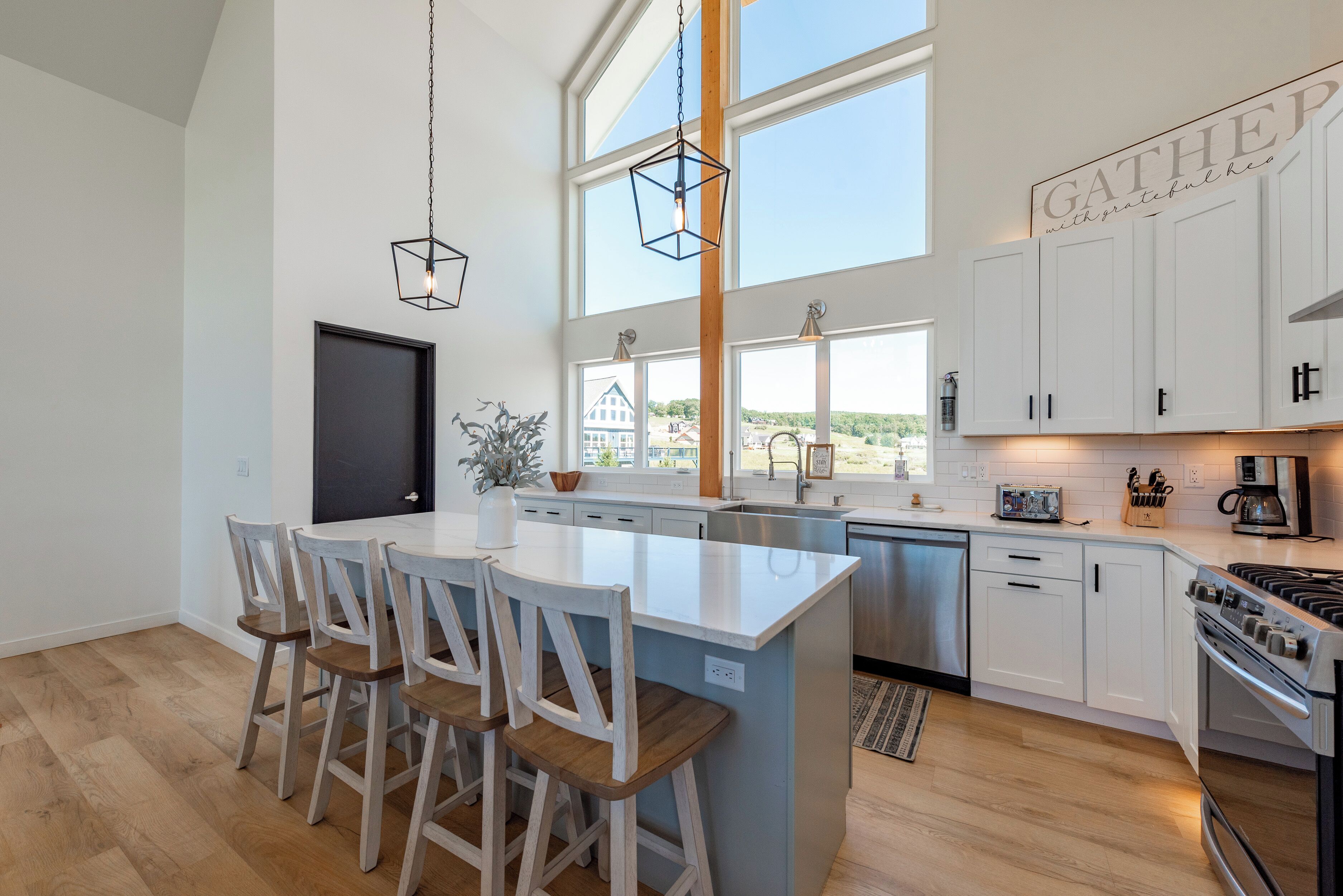 Kylskåp, mikrovågsugn, ugn och spishäll