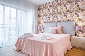 1 slaapkamer, een strijkplank/strijkijzer, gratis wifi, beddengoed