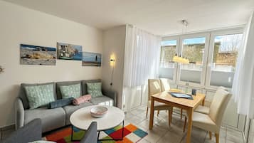 Fernseher, DVD-Player, Stereoanlage