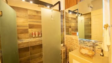 Lirio | Baño | Toallas, jabón, shampoo, papel de baño