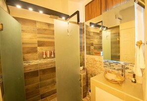 Lirio | Bagno | Asciugamani, sapone, shampoo, carta igienica