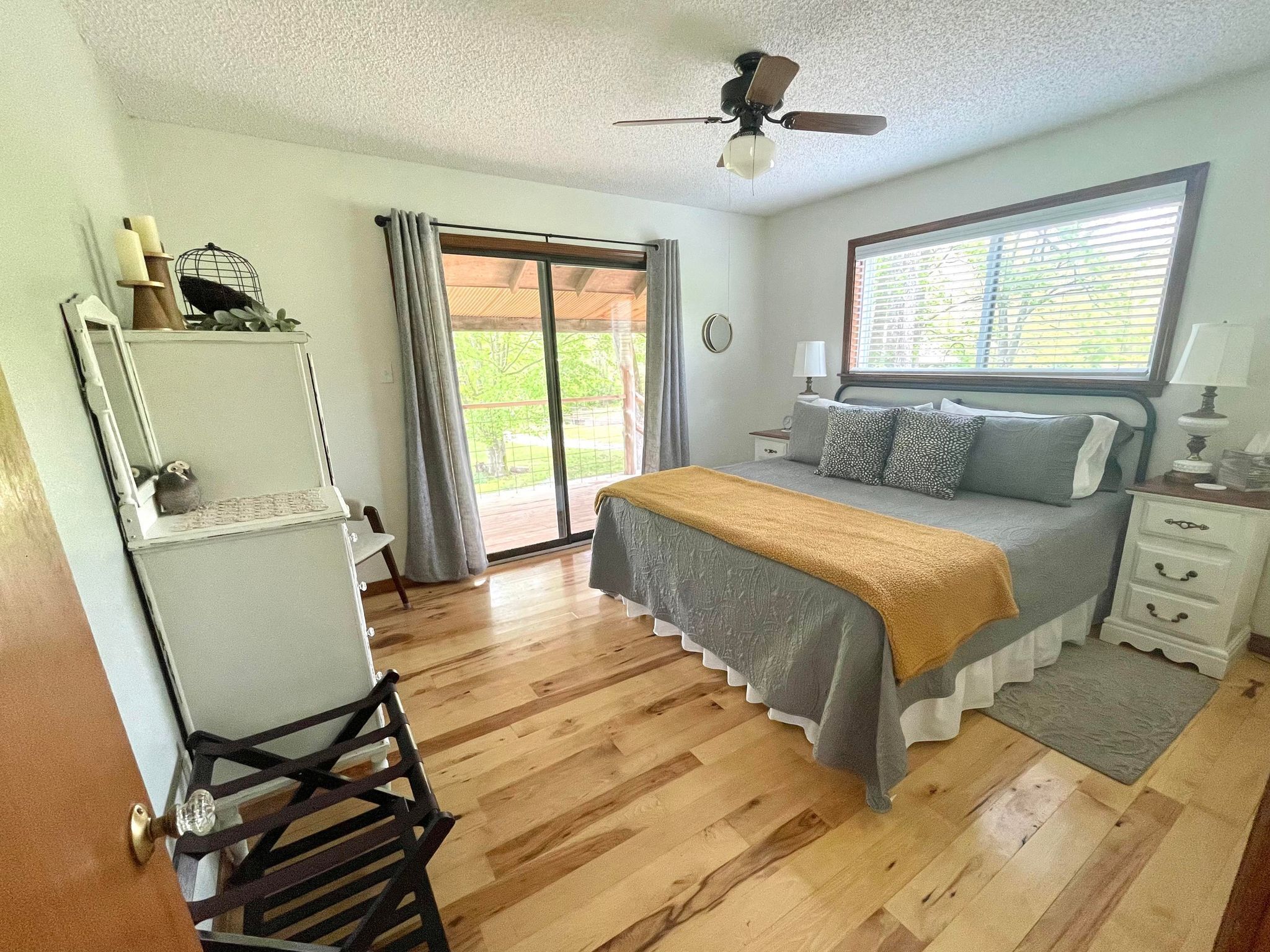 2 多间卧室、免费 WiFi、床单