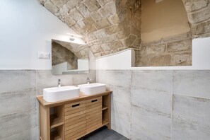 Shower, hair dryer, towels - Bel appartement - proche Tour Eiffel (Paris)