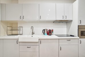 Kühlschrank, Ofen, Herdplatte, Geschirrspüler