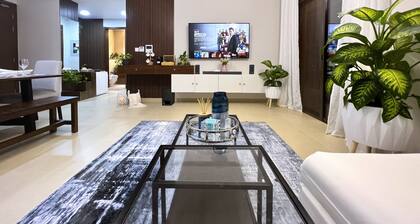 Stylish Apartment with a Jacuzzi Park&Pool View