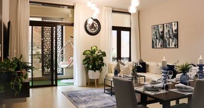 Stylish Apartment with a Jacuzzi Park&Pool View