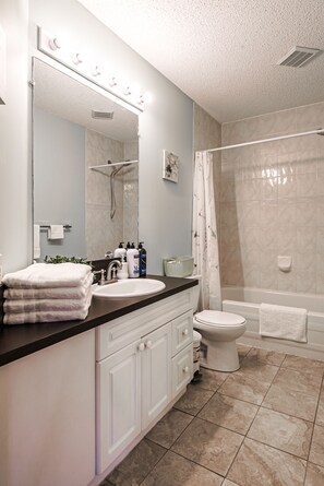 Combined shower/bathtub, hair dryer, towels, soap - Entire large house! 8 bedrooms & 4Baths! Close to airport! (Calgary)