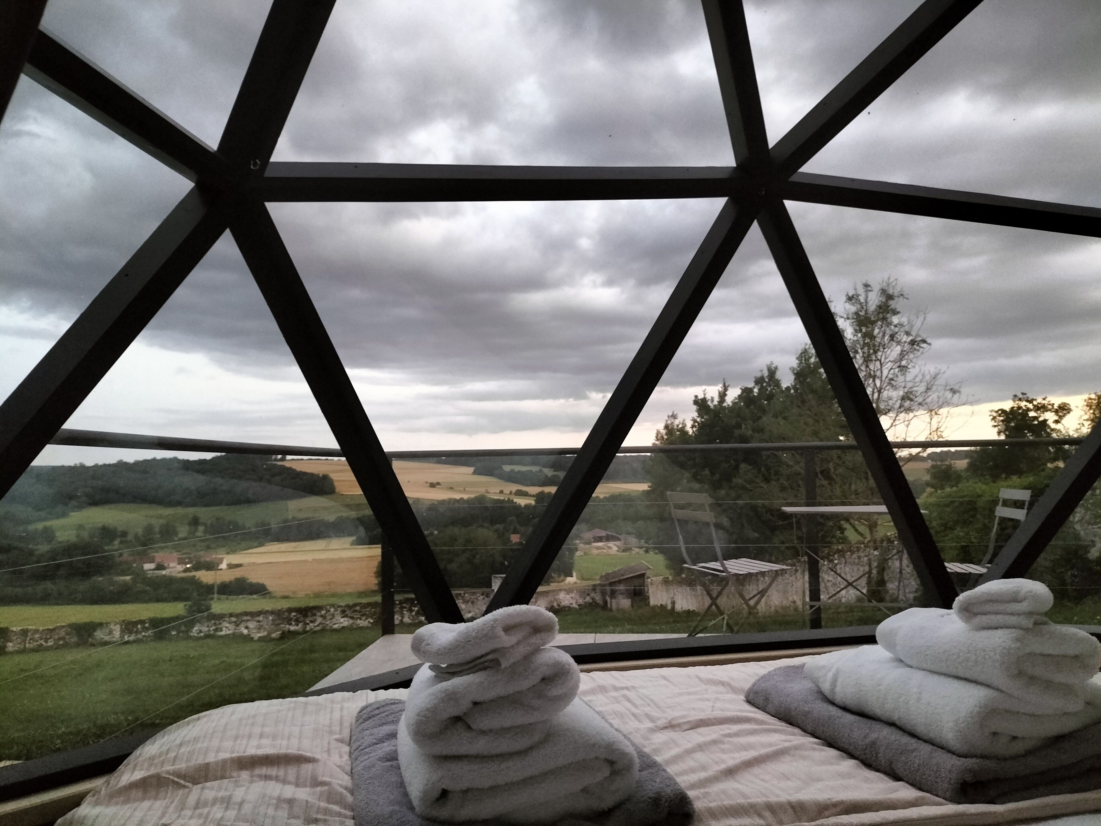 デラックス ツインルーム | エジプト綿のシーツ、高級寝具、低反発ベッド、客室ごとに異なる装飾