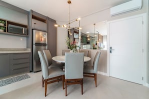 Comfort Apartment | Dining