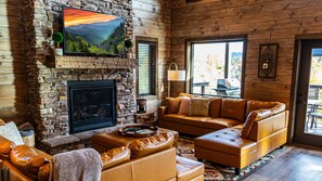 Smart-TV, Kamin, Videospiele, Tischfußball