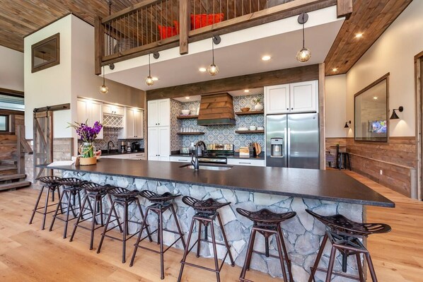 Fridge, microwave, oven, stovetop - Luxe Waterfront Mtn Views Bowling Pool Pickleball (Sevierville)