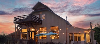 Waterfront Lodge - Bowling, Pool, Mtn Views